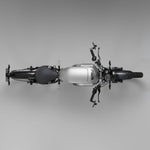 #tank_réservoir_argent_seat_selle_noir_mudguards_garde-boues_en_fibre_de_carbone_et_inserts_en_fibre_de_carbone