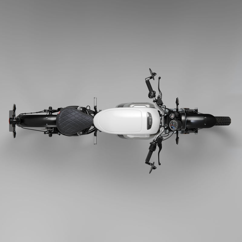#tank_réservoir_blanc_seat_selle_noir_mudguards_garde-boues_noirs_et_inserts_noirs
