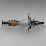 #tank_réservoir_gris_seat_selle_camel_mudguards_garde-boues_en_fibre_de_carbone_et_inserts_noirs