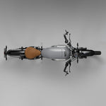 #tank_réservoir_gris_seat_selle_camel_mudguards_garde-boues_noirs_et_inserts_noirs
